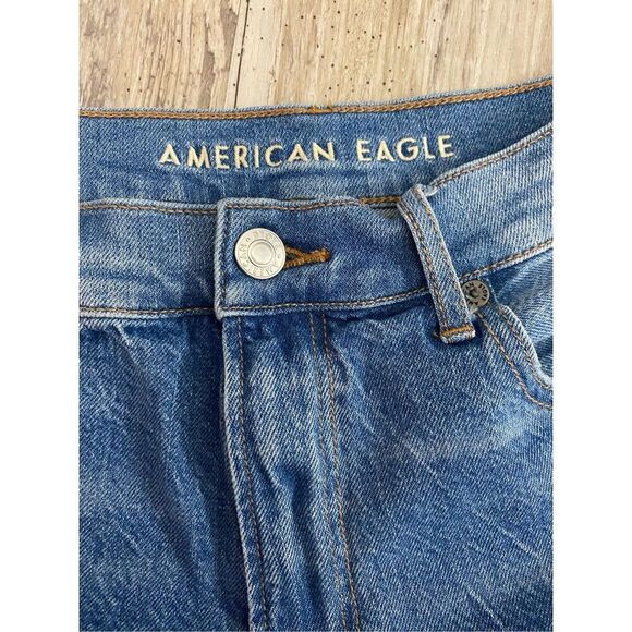 American Eagle 90s Boyfriend Jean Shorts Hi Rise Raw Hem Distressed Women’s Sz 4 - Picture 2 of 5